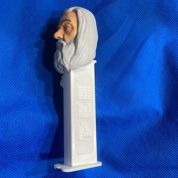 The Lord of the Rings PEZ Collectible - Gandalf (Grey & White) #C8 1113930 - Picture 7 of 17